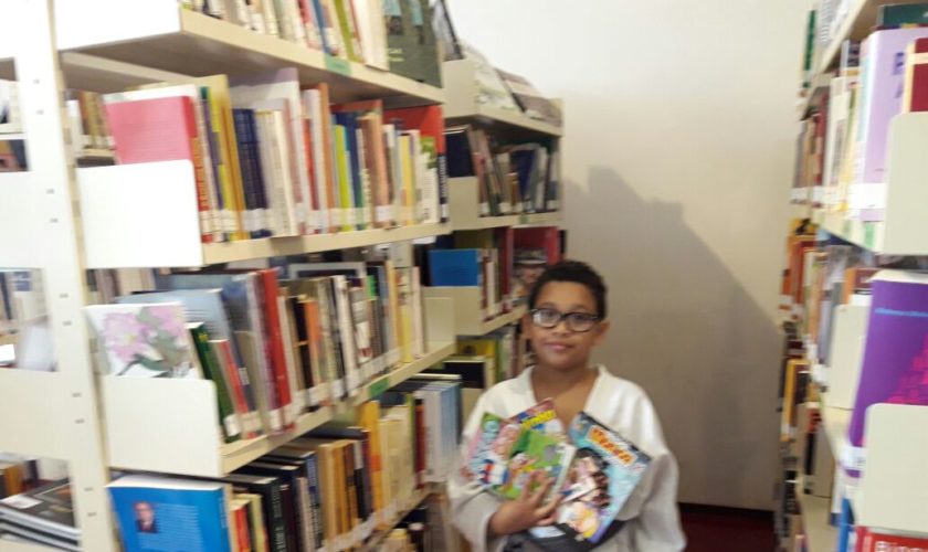 Judoca é “campeão” na leitura dos quadrinhos de Maurício de Souza na Biblioteca Energia do Conhecimento